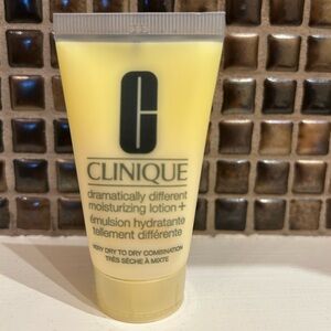 Clinique Dramatically Different Moisturizing Lotion